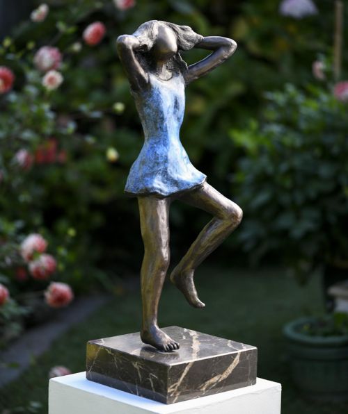 Joie de vivre sculpture by Gillian Govan