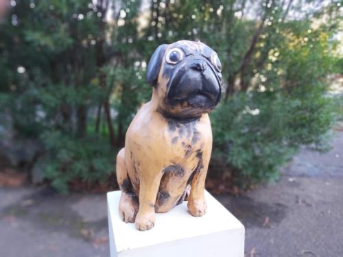 Pugsy sculpture by Shlomit Moria