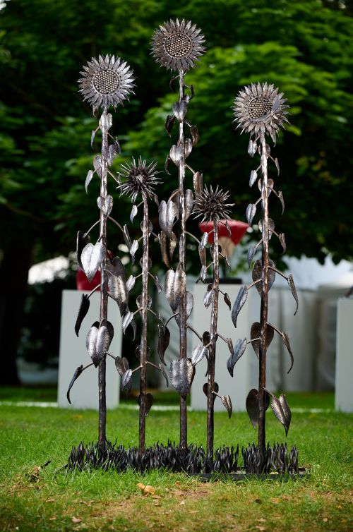 Sunflowers sculpture by Paul Cacioli