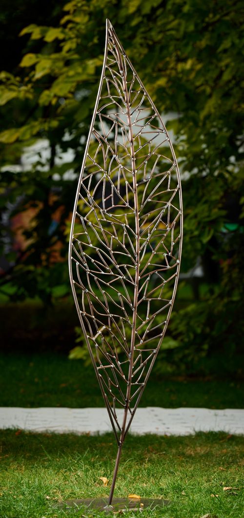 Gum Leaf sculpture by Melanie Rayski-Mati