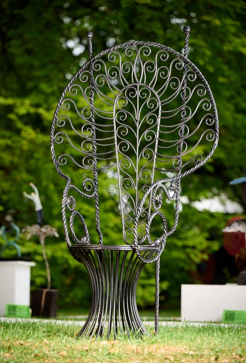 The Dame’s Chair sculpture by Paul CacioliOskar Huecherig