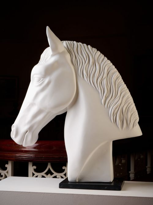 The thoroughbred sculpture by Meg Hodge