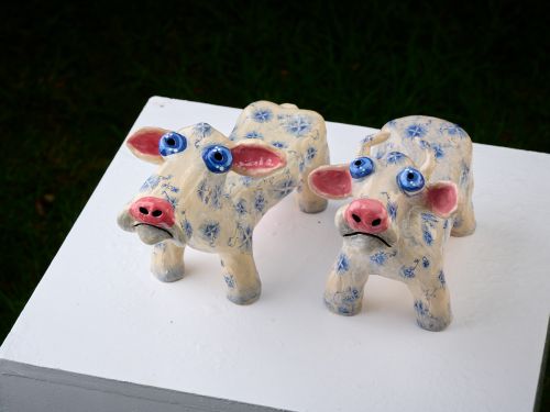 Two Cows sculpture by Bronwyn Lewis