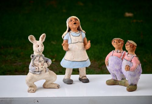 Alice and the White rabbit meet Tweedledum and Tweedledee sculpture by Meredith Plain