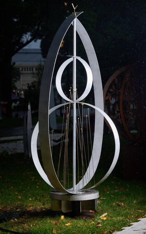 Twist sculpture by Amanda Klein