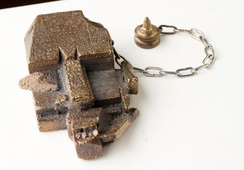 The Refugee sculpture by Ioanna Thymianidis