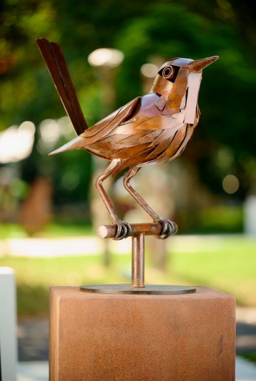 Fairy Wren sculpture by Andre Sardone