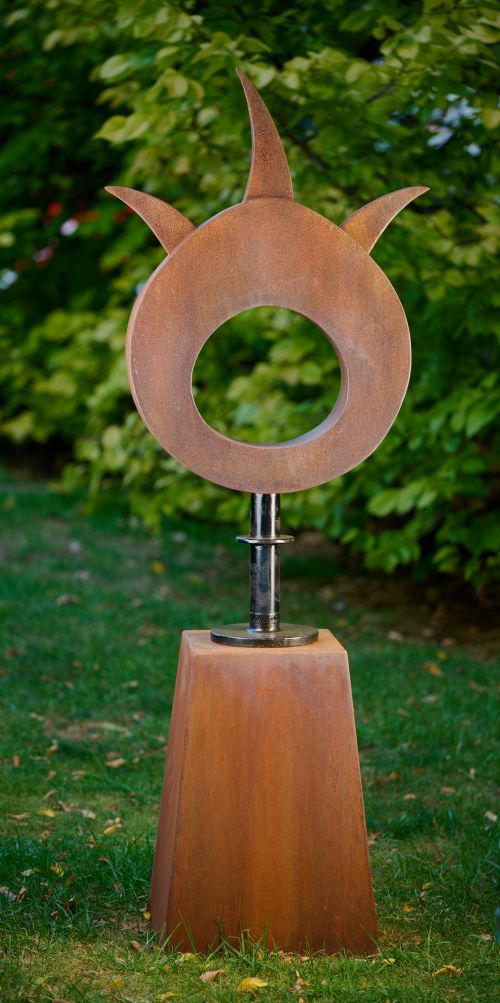 Trio sculpture by Andre Sardone