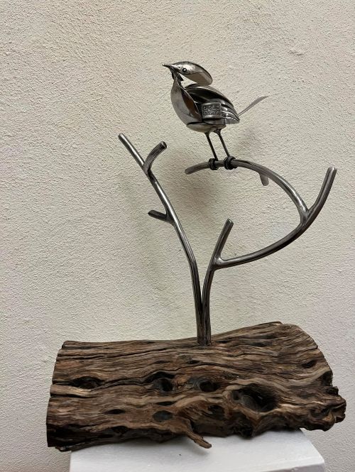 Silver Wren sculpture by Roy Hamer