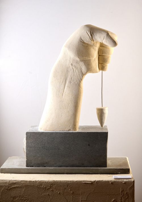 Gravitas sculpture by Antonio Fraraccio