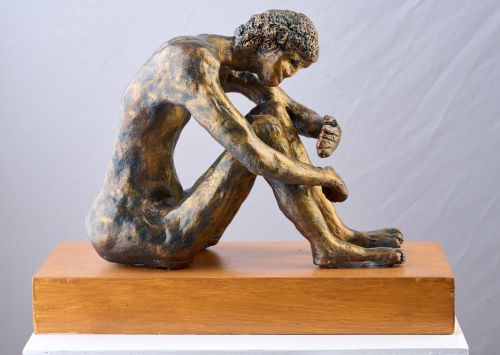 Tomorrow will be better - Slouching man sculpture by Eitan Froumine